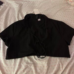 H&M black cropped shirt